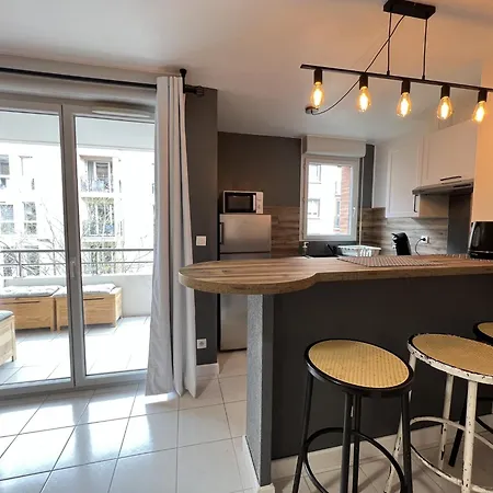 Apartmán In With Private Parking *